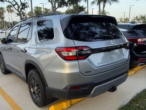 Used 2024 Honda Pilot TrailSport image 8