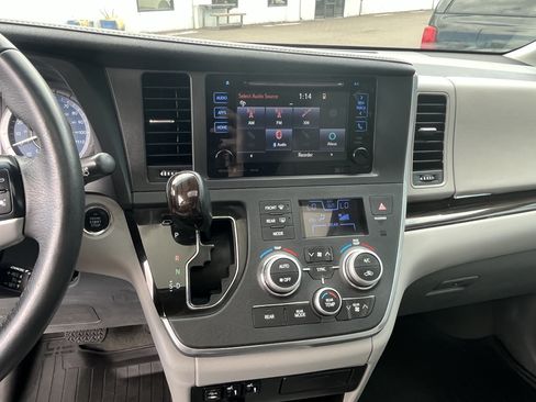 Used 2017 Toyota Sienna XLE w/ XLE Navigation Package AWD/4WD image 24