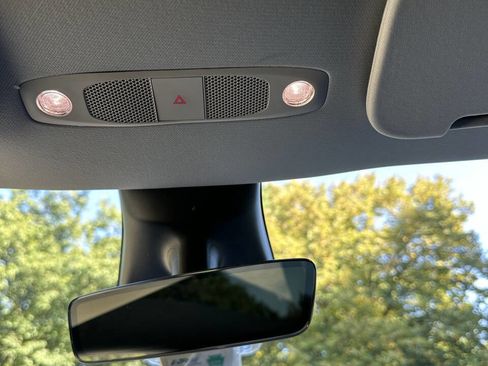 Used 2021 Tesla Model Y Long Range image 31