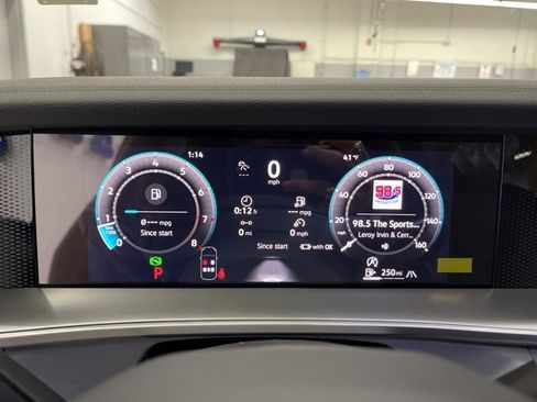 New 2026 Volkswagen Tiguan SE image 16