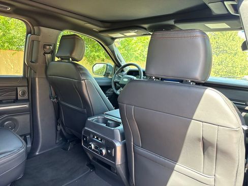 Used 2024 Ford Expedition Max Platinum AWD/4WD image 28