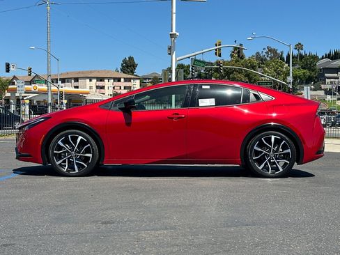 New 2026 Toyota Prius Plug-In Hybrid FWD image 2
