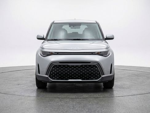 Used 2025 Kia Soul LX w/ LX Technology Package FWD image 2