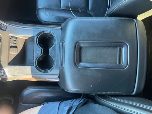 Used 2017 Chevrolet Tahoe LT AWD/4WD image 18