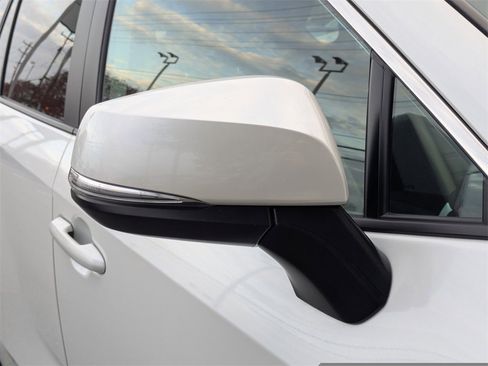 Used 2023 Toyota RAV4 XLE Premium image 12