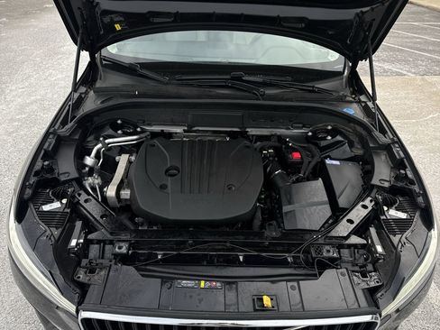 Used 2023 Volvo XC60 B5 Core image 31