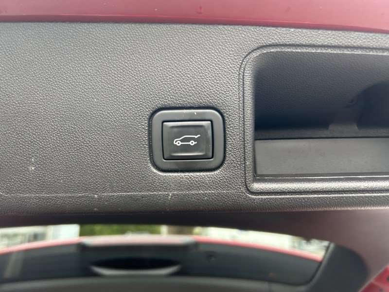 Used 2024 GMC Terrain Denali w/ Denali Premium Package AWD/4WD image 10