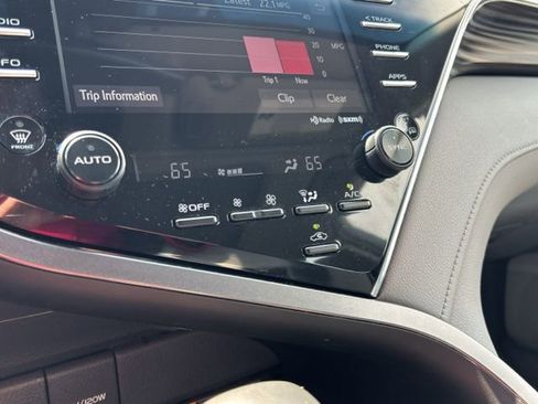 Used 2018 Toyota Camry XLE FWD image 40