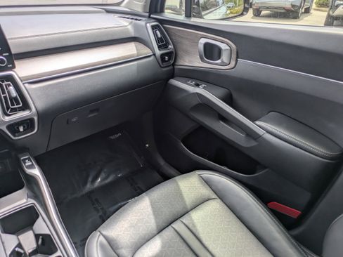 Used 2022 Kia Sorento EX w/ Panoramic Sunroof Package FWD image 21