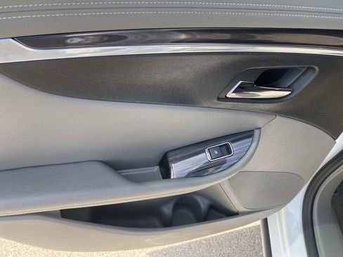 Used 2018 Chevrolet Impala LT w/ LT Convenience Package FWD image 12