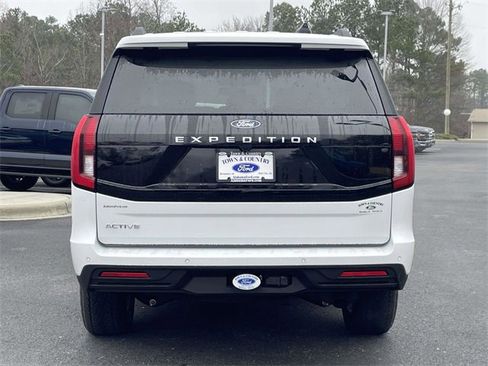 New 2025 Ford Expedition Active image 12