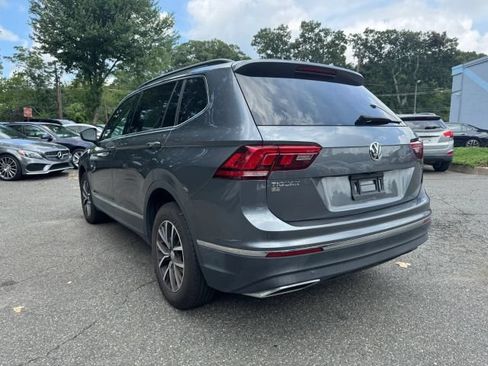 Used 2020 Volkswagen Tiguan SE w/ Panoramic Sunroof Package AWD/4WD image 3