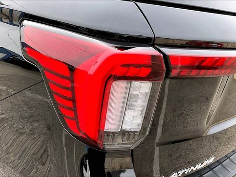 Used 2025 Ford Explorer Platinum image 33