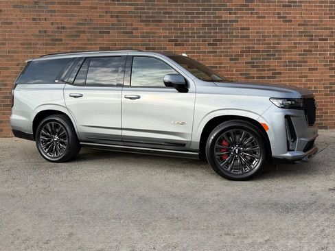 Used 2023 Cadillac Escalade V w/ LPO, ONYX Package image 9