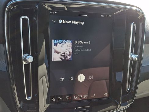 Certified 2024 Volvo XC40 B5 Plus w/ Climate Package image 19