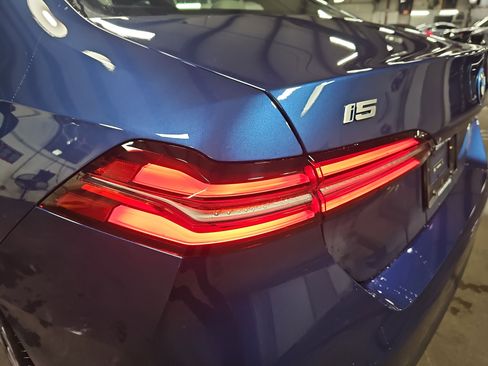 New 2026 BMW i5 eDrive40 w/ Premium Package image 35