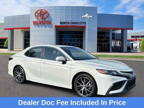 Used 2024 Toyota Camry SE w/ Convenience Package FWD image 1
