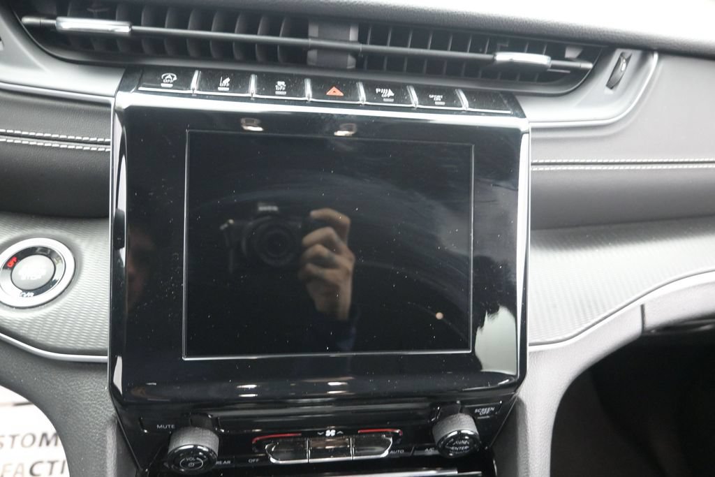 Used 2023 Jeep Grand Cherokee Laredo RWD image 13