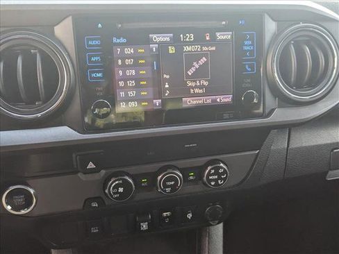 Used 2019 Toyota Tacoma TRD Sport image 13