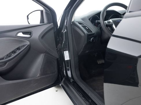 Used 2013 Ford Focus SE FWD image 24