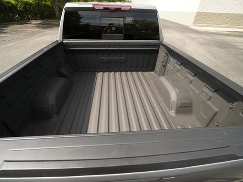 Used 2025 GMC Sierra 1500 Denali w/ Denali Reserve Package AWD/4WD image 13