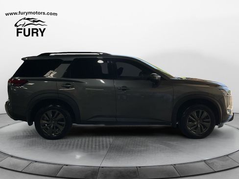 Used 2022 Nissan Pathfinder SV AWD/4WD image 2