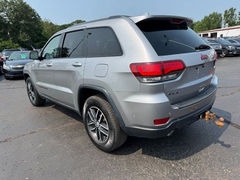 Used 2017 Jeep Grand Cherokee Trailhawk w/ Trailhawk Luxury Group AWD/4WD image 3