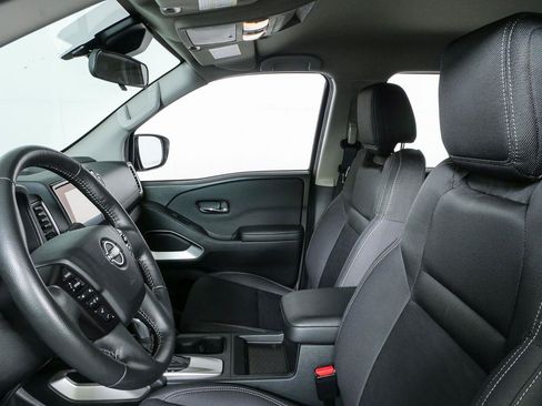 Used 2024 Nissan Frontier SV w/ Technology Package AWD/4WD image 5