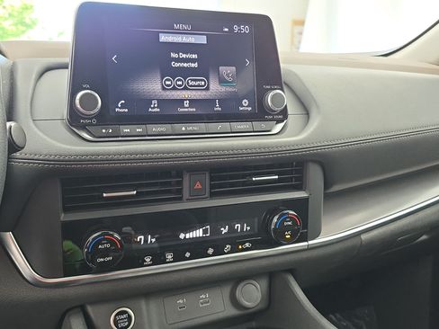 Certified 2023 Nissan Rogue SV FWD image 19