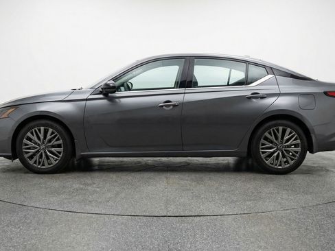 Used 2025 Nissan Altima 2.5 SV image 5