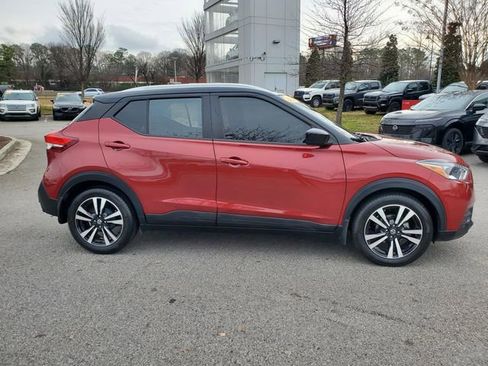 Used 2020 Nissan Kicks SV image 3