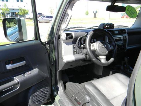 Used 2014 Toyota FJ Cruiser 4WD w/ Convenience Package image 17