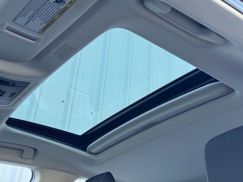 Used 2022 Lexus ES 300h w/ Premium Package image 11