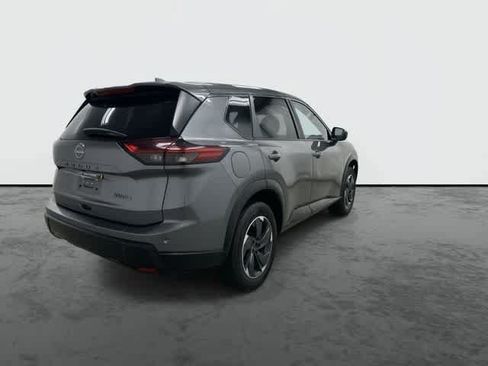 Used 2024 Nissan Rogue SV AWD/4WD image 3