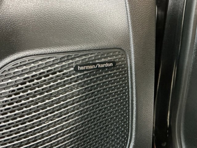 Used 2023 Chrysler Pacifica Pinnacle FWD image 17