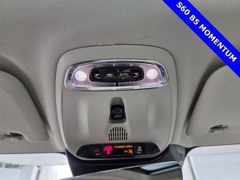 Used 2022 Volvo S60 B5 Momentum image 22