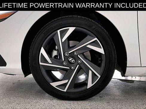 Used 2025 Hyundai Elantra Sport image 10