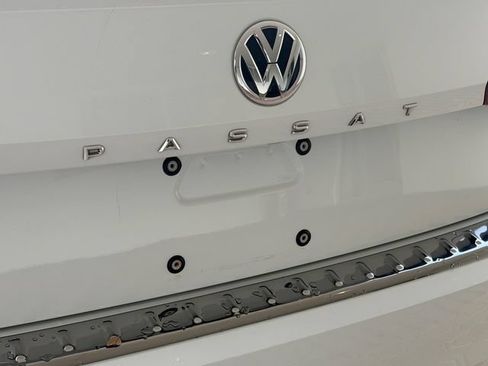 Used 2021 Volkswagen Passat 2.0T R-Line FWD image 9
