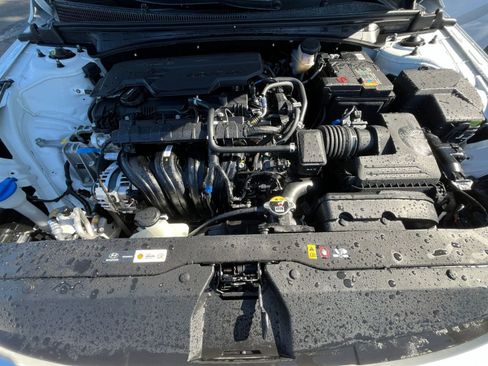 Used 2025 Hyundai Elantra SEL image 32