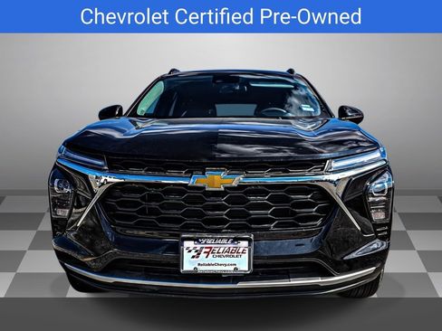 Certified 2025 Chevrolet Trax LT image 2
