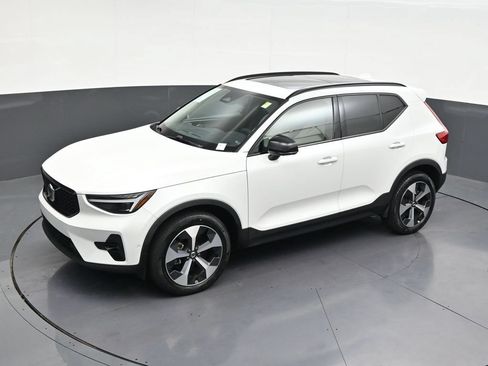 Used 2024 Volvo XC40 B5 Plus w/ Climate Package AWD/4WD image 18