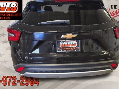 New 2026 Chevrolet Trax LT w/ LT Convenience Package FWD image 9