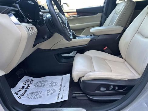 Used 2017 Cadillac XT5 Luxury w/ Driver Awareness Package image 18