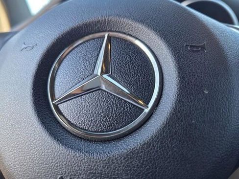 Used 2018 Mercedes-Benz GLC 300 image 28