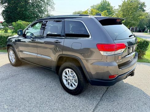 Used 2018 Jeep Grand Cherokee Laredo AWD/4WD image 6