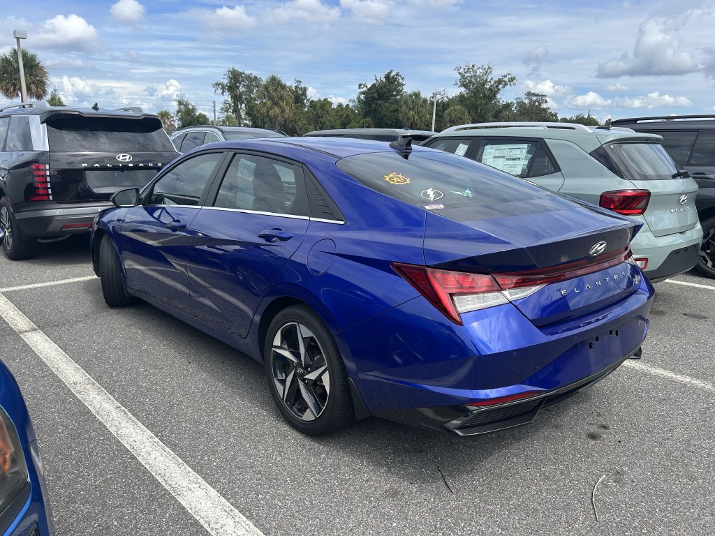 Used 2023 Hyundai Elantra Limited FWD image 5