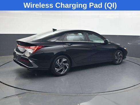 Used 2024 Hyundai Elantra SEL w/ Convenience Package FWD image 4