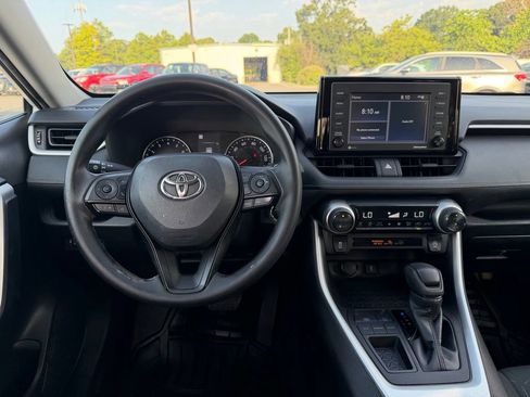 Used 2022 Toyota RAV4 XLE FWD image 18