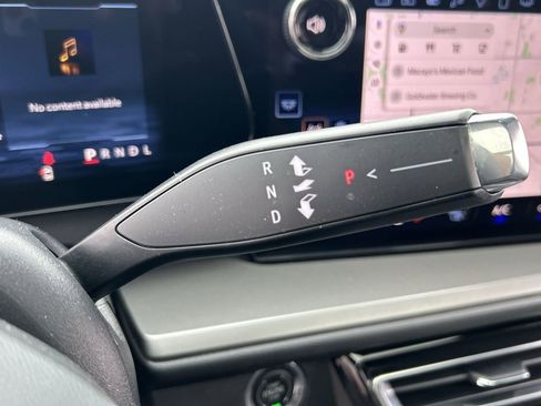 Used 2025 Chevrolet Traverse LT w/ Sun and Wheel Package image 16