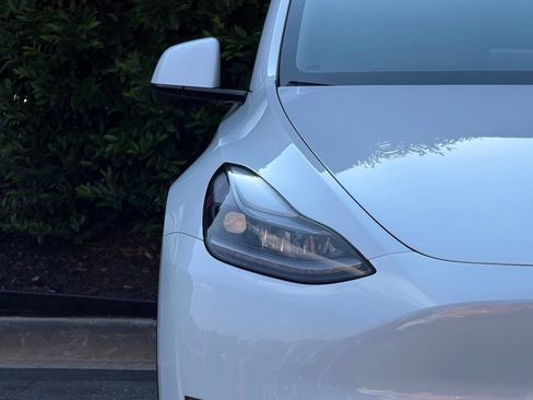 Used 2024 Tesla Model Y Long Range AWD/4WD image 4